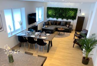 Luxuri  ses 65 qm Apartment   B28   f  r 2+2 G  ste allows 18 year olds to book a room