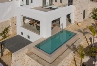 Villa Oleum has Balcony rooms