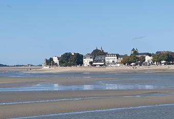 Villa Etiennette 2 allows 18 year olds to book a room