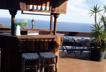 Mar y monta  a allows 18 year olds to book a room