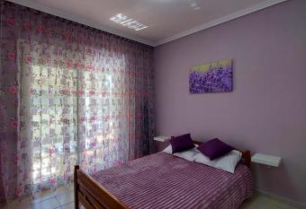 Orange Tree Apartment has Balcony rooms