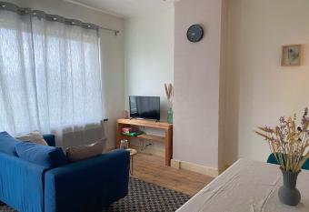 City Apartment Stay Cozy has Balcony rooms