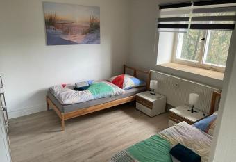 Monteur Ferienwohnung OT Kleinwaltersdorf allows 18 year olds to book a room