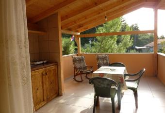 Studio Orange has Balcony rooms