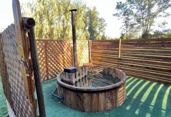 La tinaja de Itahue has rooms with a private hot tub