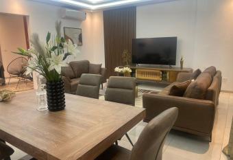 Appartement Meubl   type F4 3 Chambres Salon King Size allows 18 year olds to book a room