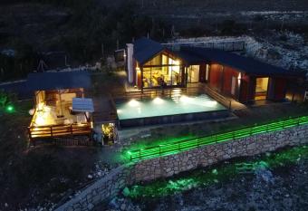 M  stakil Havuzlu Villa has Balcony rooms