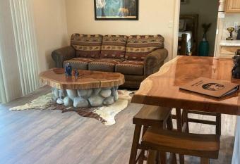 Bear Paw Cabin new construction near Yosemite allows 18 year olds to book a room