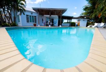 Caribbean Backyard - Home w Private Pool/Jacuzzi has Balcony rooms