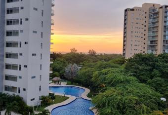 Torres del Mar Santa Marta has rooms with a private hot tub