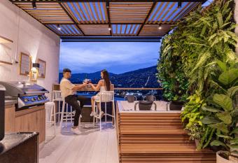 Jacuzzi Privado, Casa de Lujo Norte Medellin has rooms with a private hot tub