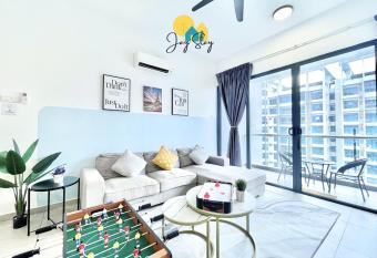 NEW! Atlantis Residence I A3710 Luxury 2BR I 5-10pax I Hockey I Soccer I Pool View I City Centre by Jay Stay has rooms with a private hot tub