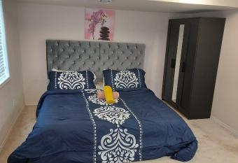 Basement with kitchen- I DONT HOST FOR 1 NIGHT MINIMUM IS 7 NIGHTS allows 18 year olds to book a room