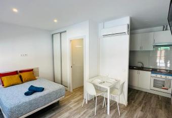 MINI ESTUDIOS SANSE allows 18 year olds to book a room