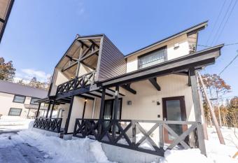 WHITE HAKUBA has Balcony rooms