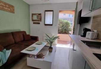 Chez K&D Studio Nature avec piscine St Rapha  l allows 18 year olds to book a room