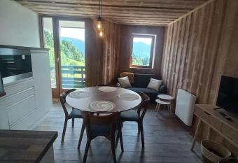 Cocon familial au pied des pistes has Balcony rooms