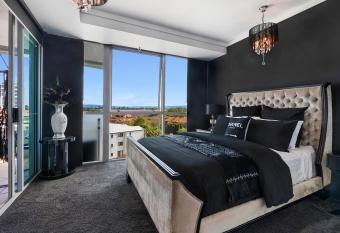 Couture Comfort - Luxe Chanel Themed Apartment has rooms with a private hot tub