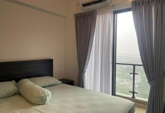 APARTEMEN SKY HOUSE BSD has Balcony rooms