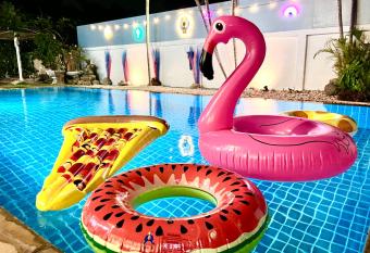 NIRA POOLVILLA has Balcony rooms