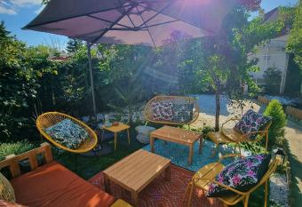 Petite maison au calme has Balcony rooms