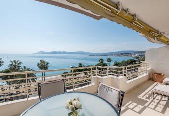 Buckingham & Lloyds - Cannes allows 18 year olds to book a room