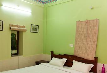 Bawari Haveli Guest House has Smoking/Balcony rooms