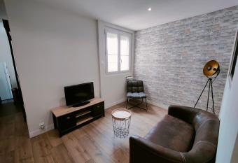 Appartement Business allows 18 year olds to book a room