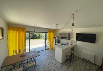 ( Mine de rien ) allows 18 year olds to book a room