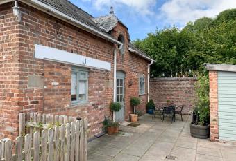 The Little Coach House in Wales has Balcony rooms
