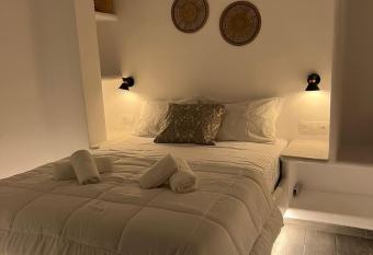 Juli   s Suites allows 18 year olds to book a room