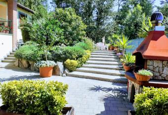 La Casa Pi   S   allows 18 year olds to book a room