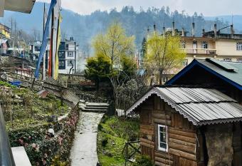 Hotel Peak view has Balcony rooms