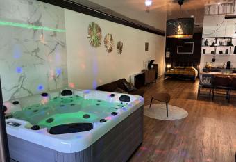 Love room chez Adan has Balcony rooms