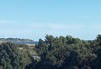 la maison aux volets bleus allows 18 year olds to book a room