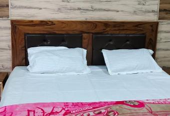 Rainbow Home stay has Smoking/Balcony rooms