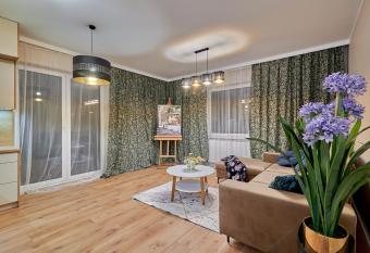 Apartament z ogrodem has Balcony rooms