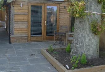 Oak Frame Barn Studio in Rural AONB Chiddingfold allows 18 year olds to book a room