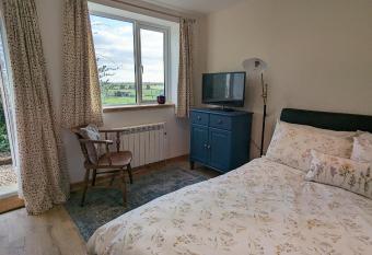 Meadow View Studio allows 18 year olds to book a room