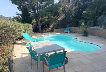 LA MADRAGUE- 2P avec piscine privative has Balcony rooms