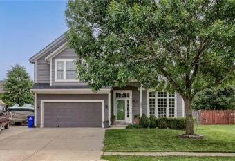 Private 2 Bedrooms, 1 bath & Living Room Space allows 18 year olds to book a room