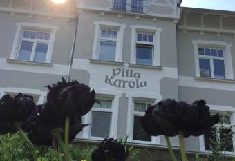 Dach-Maisonette  allows 18 year olds to book a room