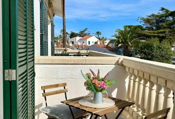 Menorca Chic Apartment Near Beach & Harbour has Balcony rooms