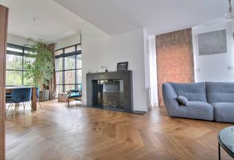 Villa situ  e dans le golf has rooms with a private hot tub