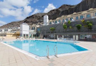 Las Brisas de Puerto Rico allows 18 year olds to book a room