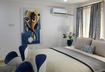 D URBAN DEN allows 18 year olds to book a room
