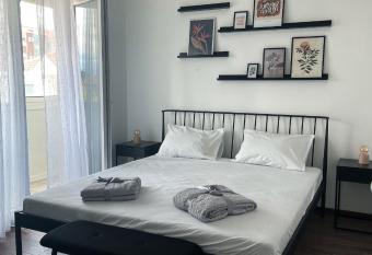 Spacious and Bright Flat allows 18 year olds to book a room