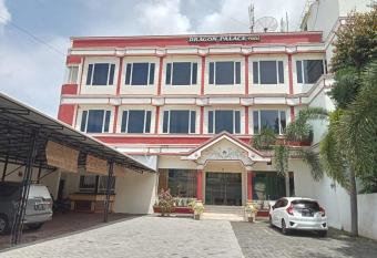 HOTEL DRAGON PALACE TERNATE has Balcony rooms