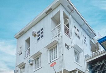 RedDoorz at David s Travellers Inn Cavite allows 18 year olds to book a room