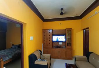 WHITE HOUSE SERVICE APARTMENT has Balcony rooms